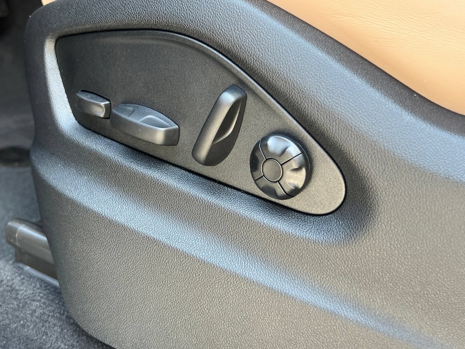New 2026 Porsche Cayenne Coupe AWD/4WD image 35