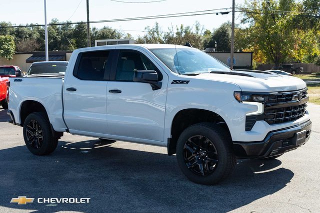 Used 2025 Chevrolet Silverado 1500 LT Trail Boss w/ Dark Appearance Package image 3