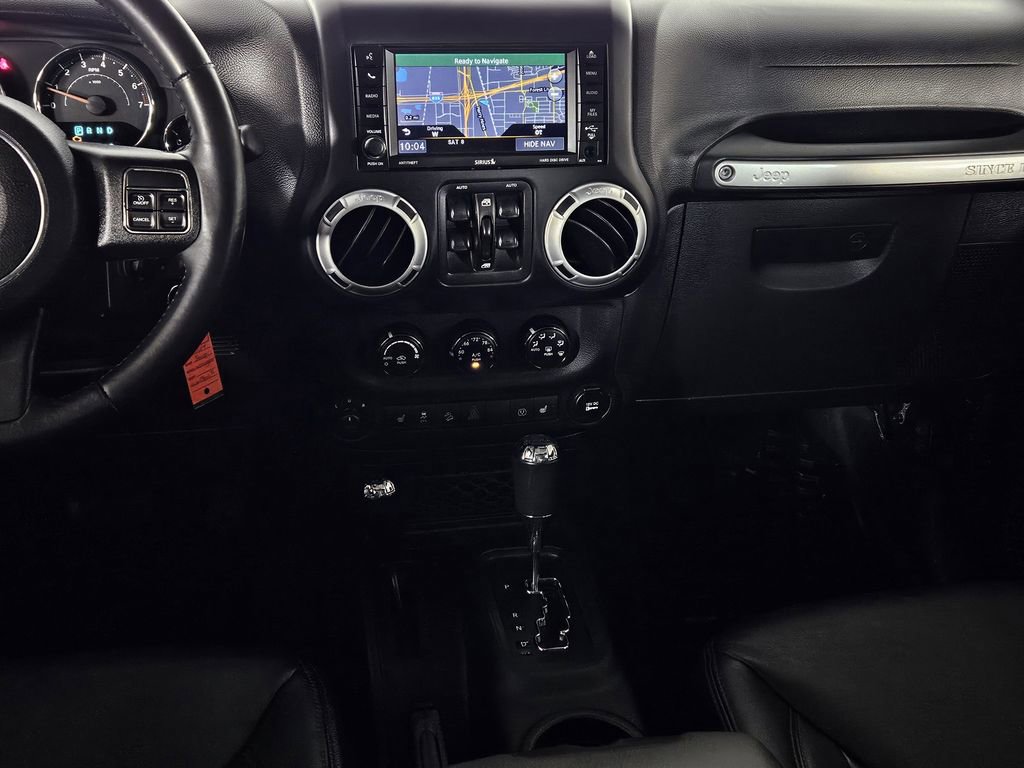 Used 2014 Jeep Wrangler Unlimited Rubicon w/ Connectivity Group AWD/4WD image 11