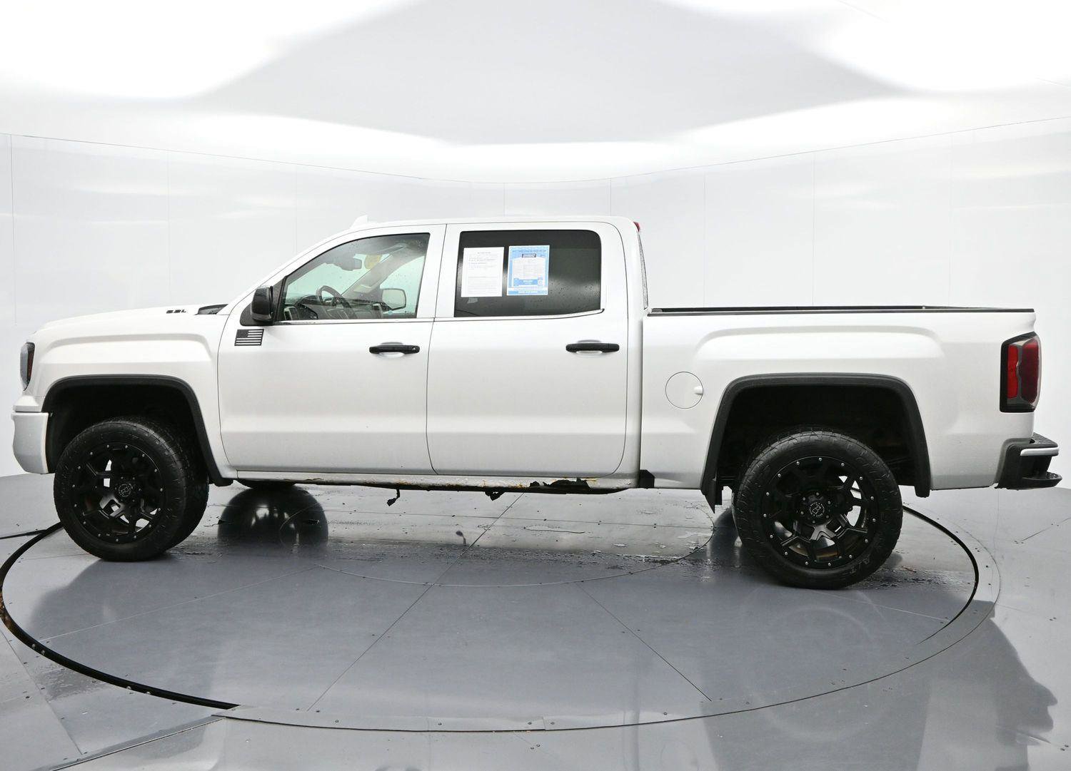 Used 2017 GMC Sierra 1500 Denali w/ Denali Ultimate Package image 4