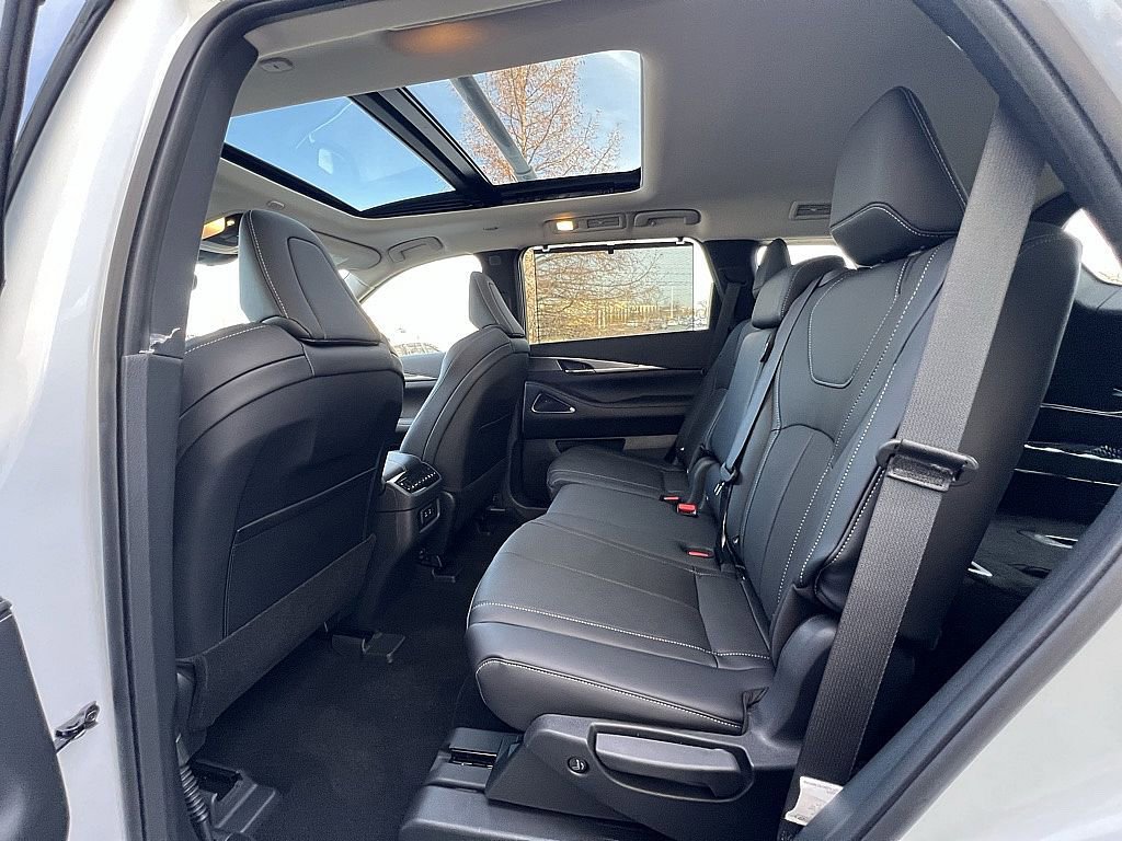 Used 2026 INFINITI QX60 Luxe w/ Cargo Package image 13