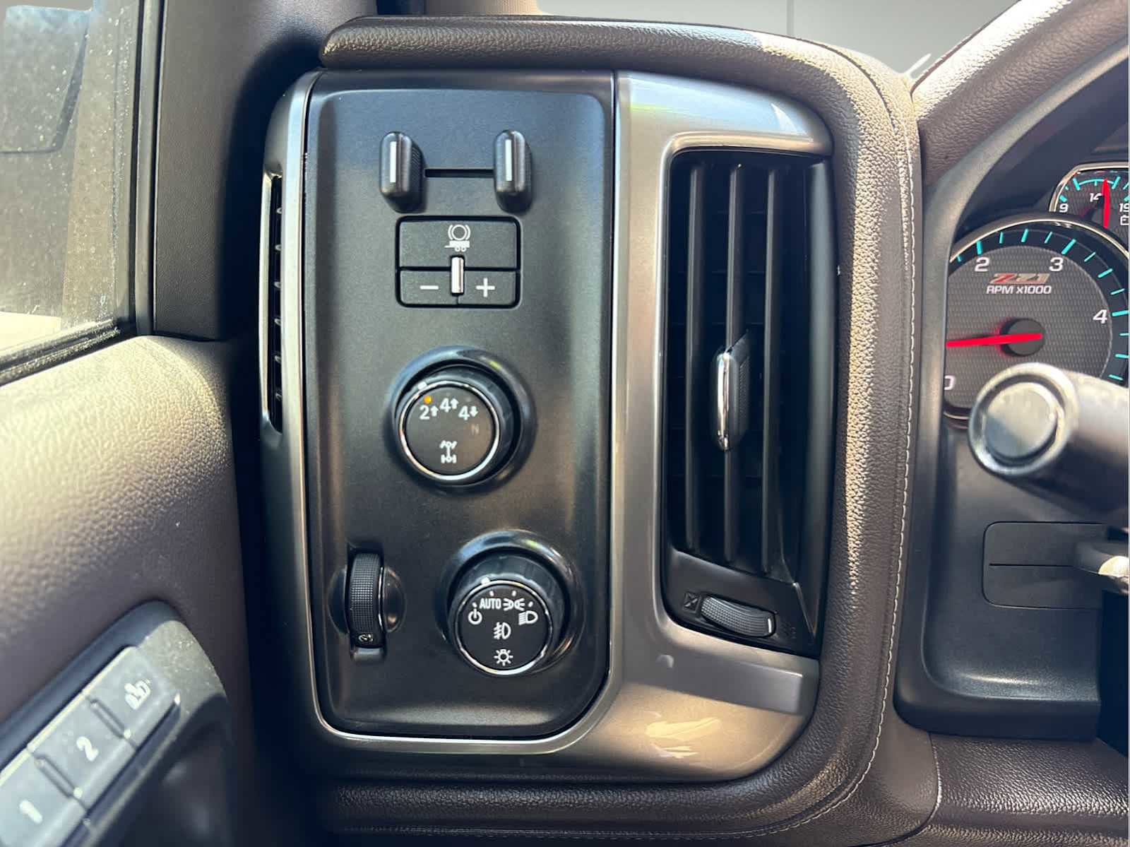 Used 2019 Chevrolet Silverado 2500 LTZ w/ Duramax Plus Package AWD/4WD image 29
