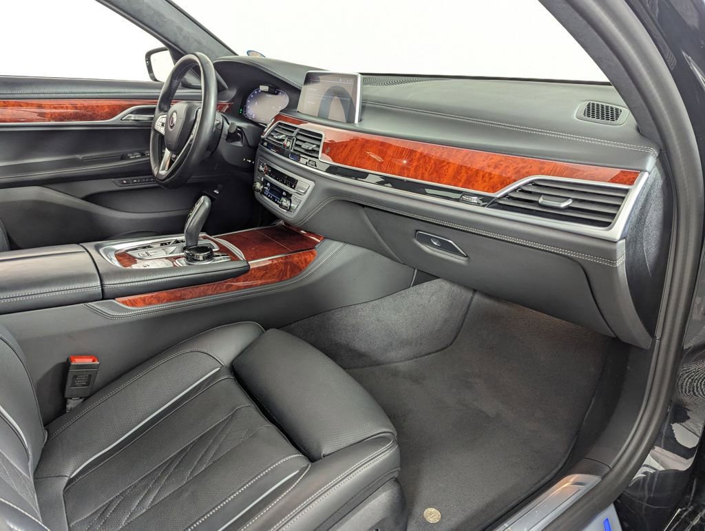 Used 2022 BMW ALPINA B7 xDrive w/ Luxury Rear Seating Package AWD/4WD image 36
