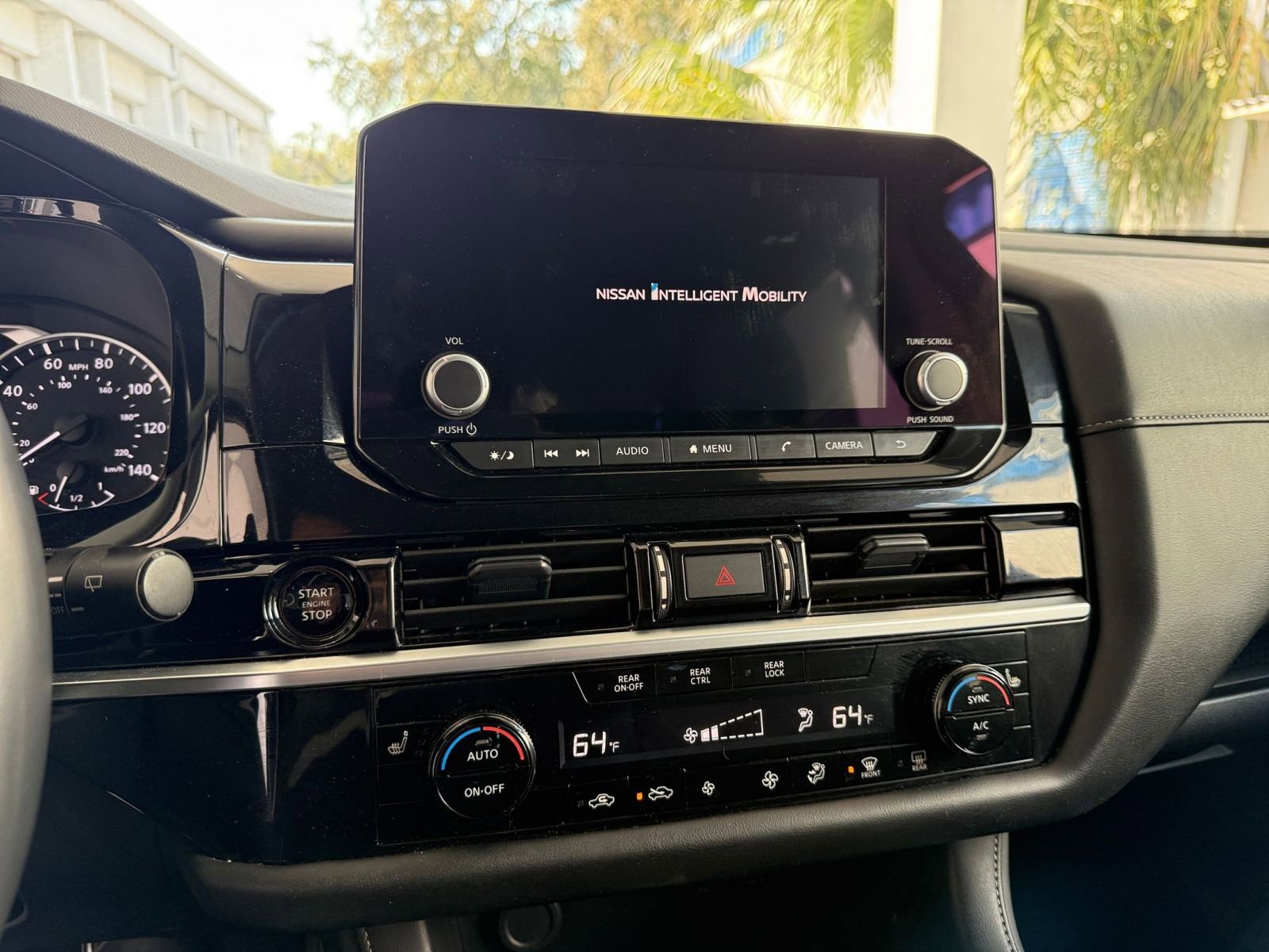 Used 2025 Nissan Pathfinder SV image 17