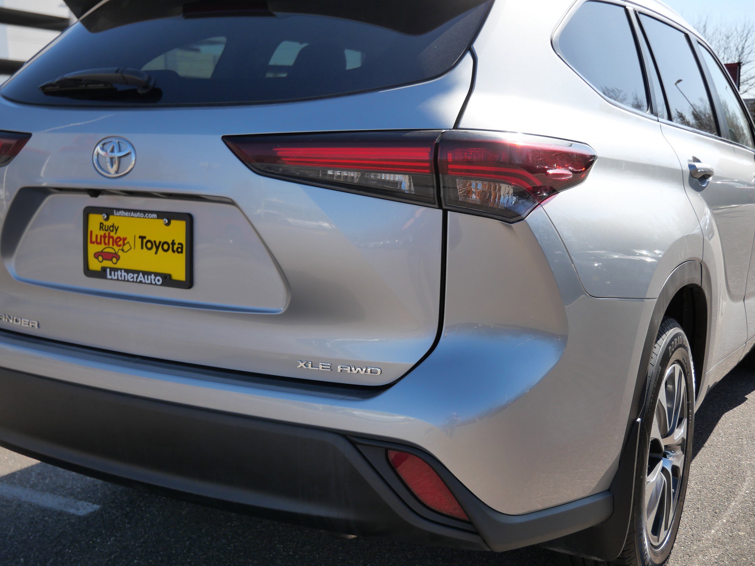 Certified 2024 Toyota Highlander XLE AWD/4WD image 18