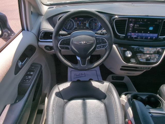 Used 2024 Chrysler Pacifica Touring-L FWD image 7