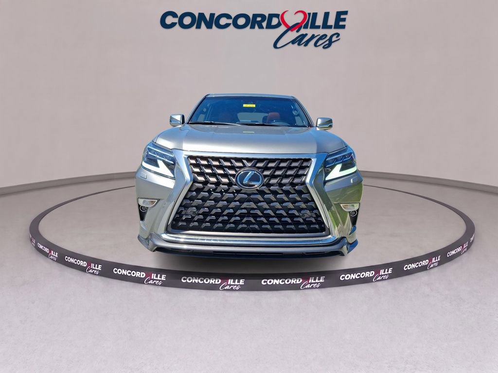 Used 2023 Lexus GX 460 Premium w/ Accessory Package AWD/4WD image 2