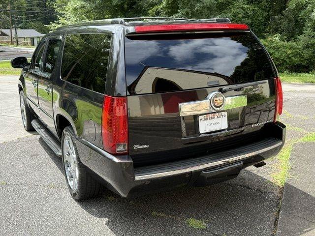 Used 2013 Cadillac Escalade ESV Luxury AWD/4WD image 26