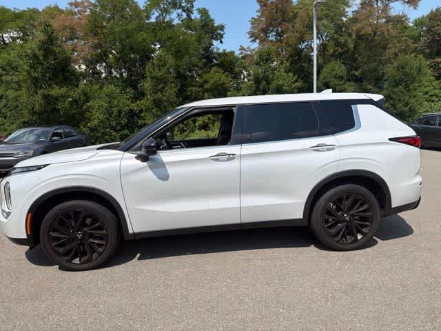 Used 2023 Mitsubishi Outlander SE Black Edition AWD/4WD image 12