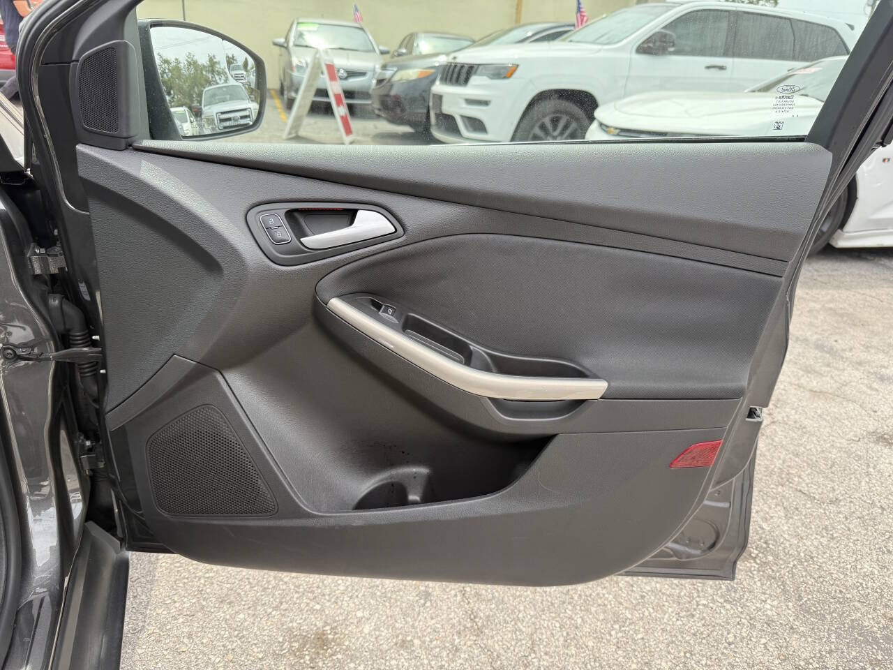 Used 2015 Ford Focus Titanium FWD image 26