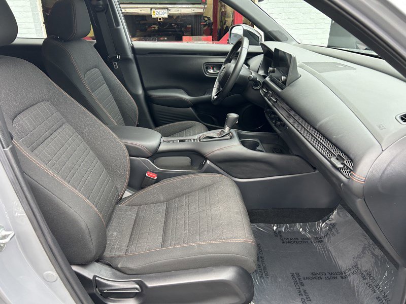 Used 2025 Honda HR-V Sport image 11