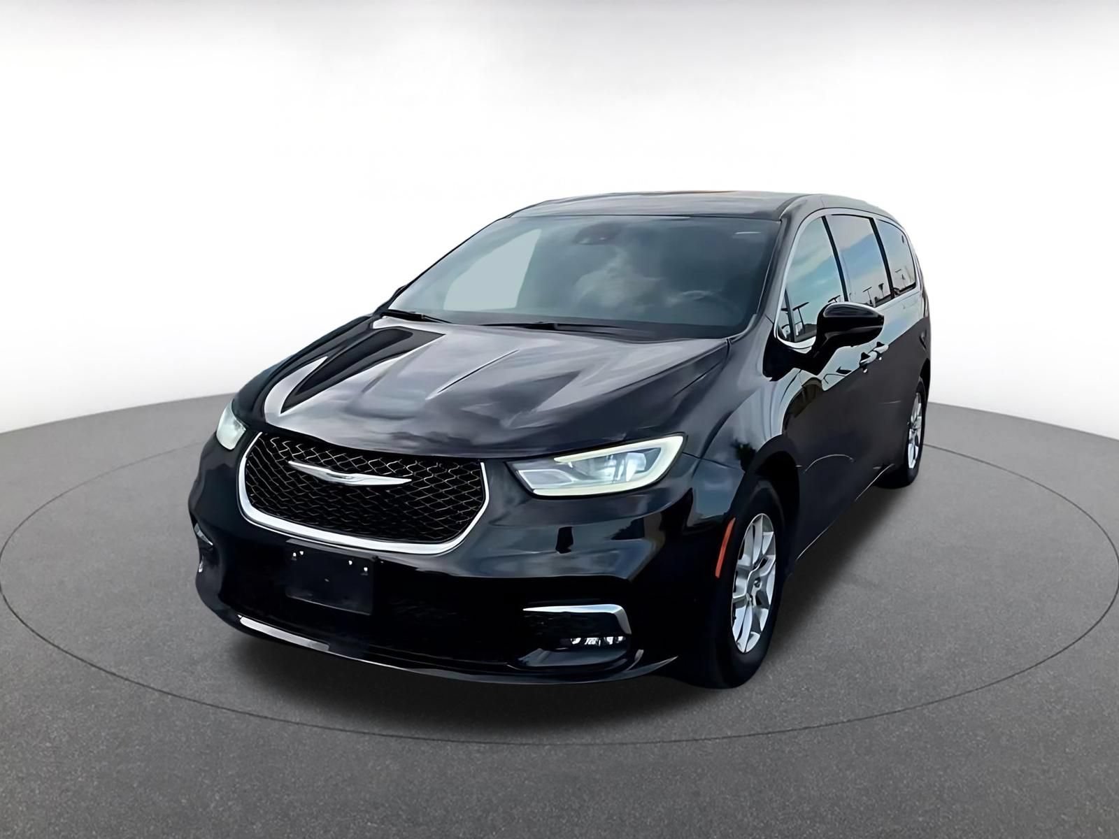 Used 2025 Chrysler Pacifica Select FWD image 6