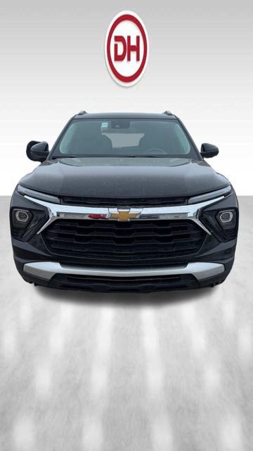 Used 2025 Chevrolet TrailBlazer LT image 2