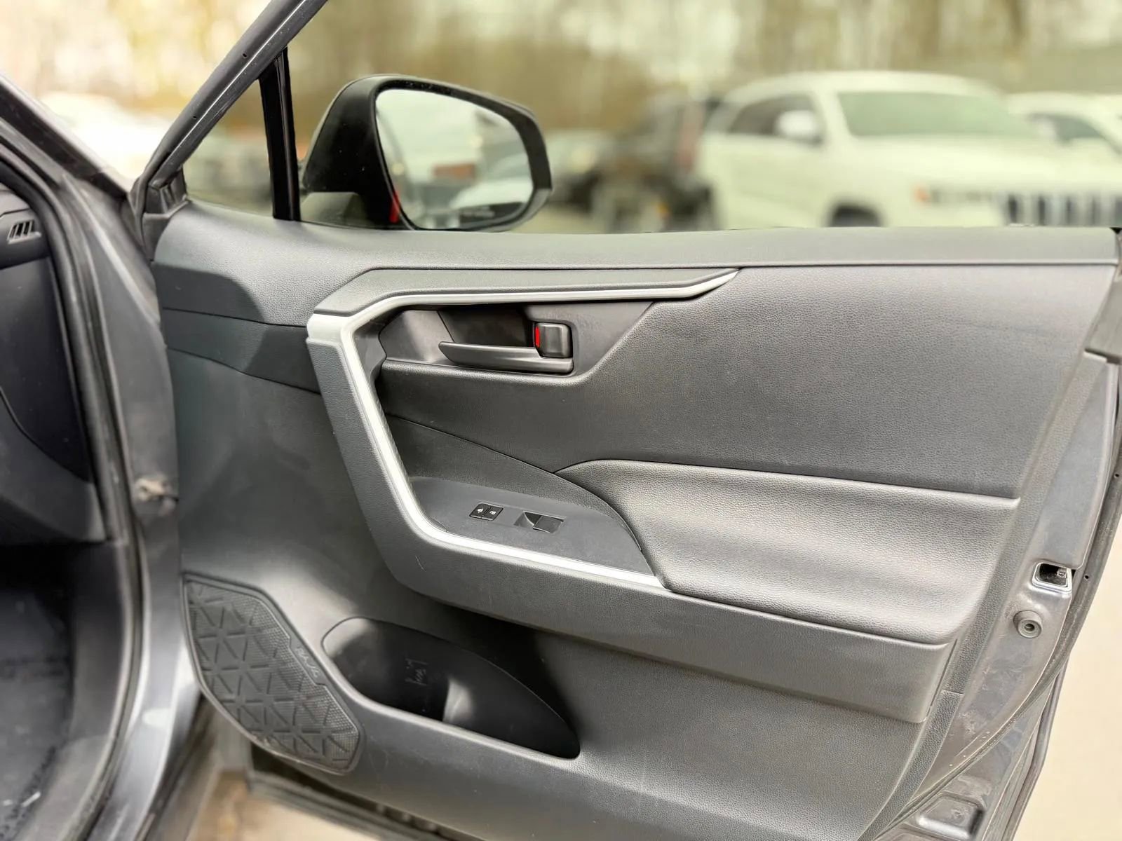 Used 2019 Toyota RAV4 LE w/ All Weather Liner Package AWD/4WD image 27