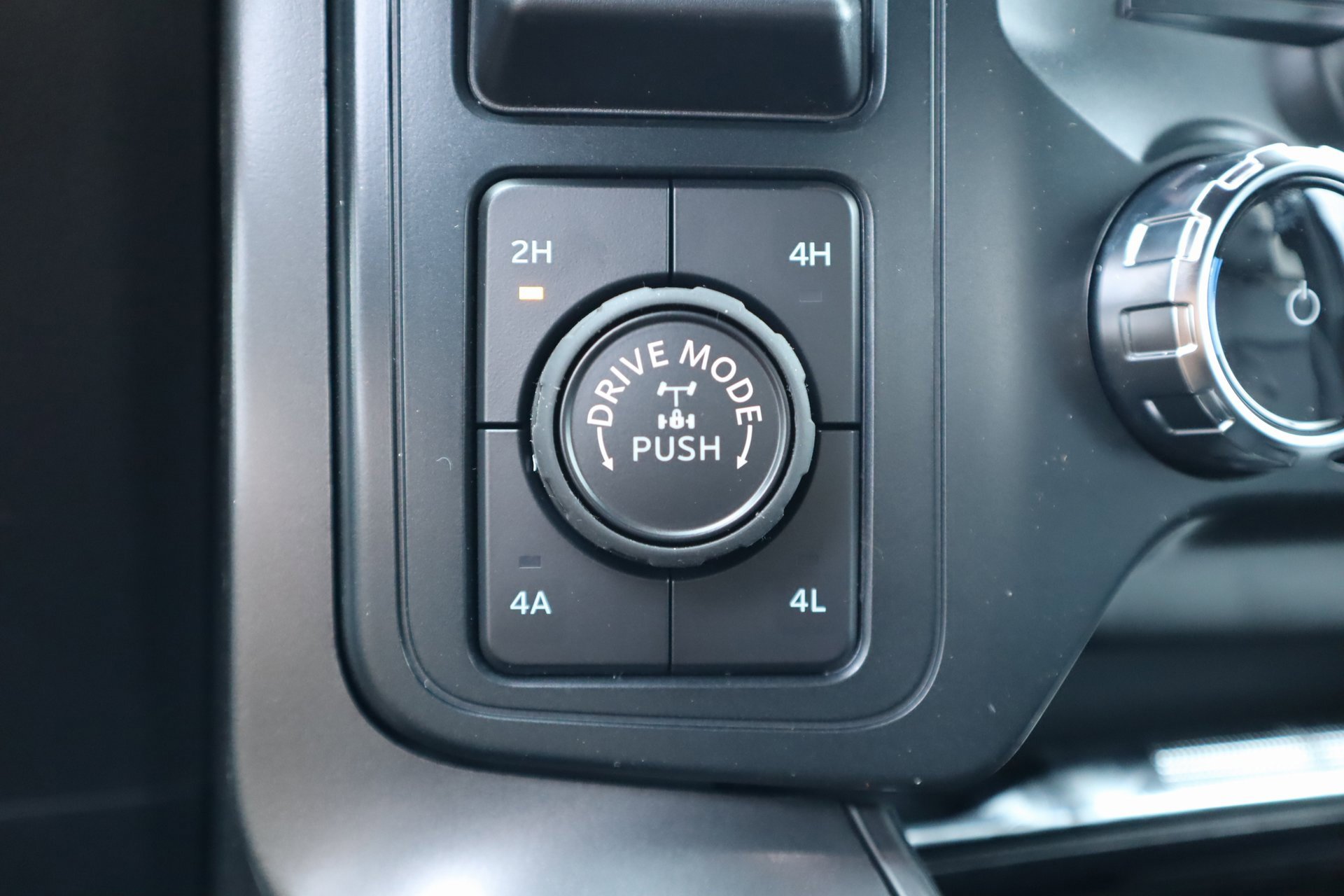 New 2025 Ford F150 Lariat w/ FX4 Off-Road Package image 10