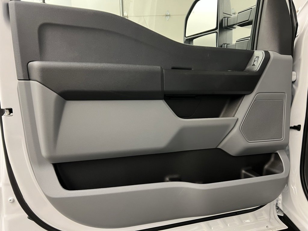 New 2025 Ford F550 4x4 Regular Cab Super Duty image 26
