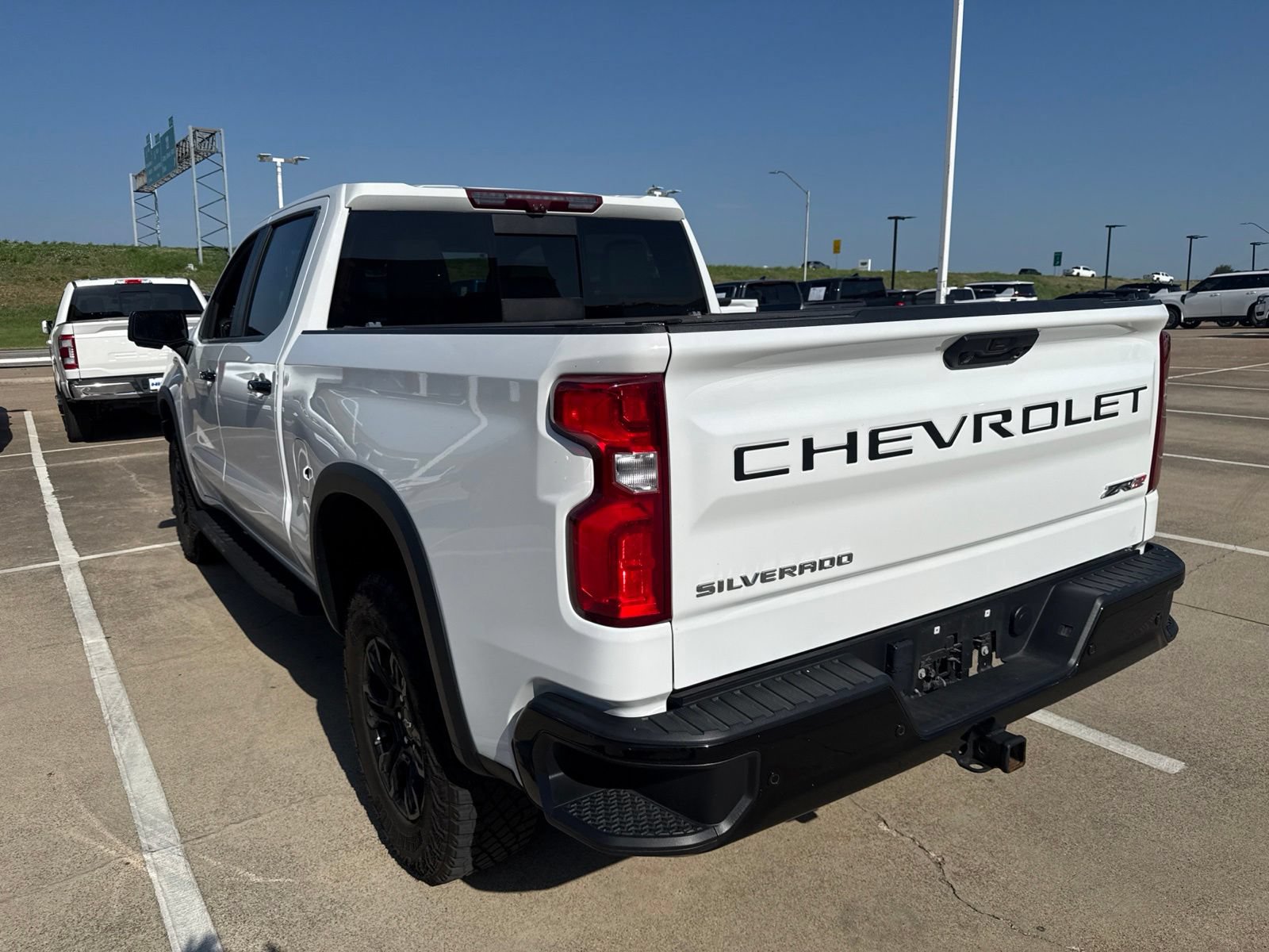 Used 2022 Chevrolet Silverado 1500 ZR2 w/ Technology Package AWD/4WD image 11