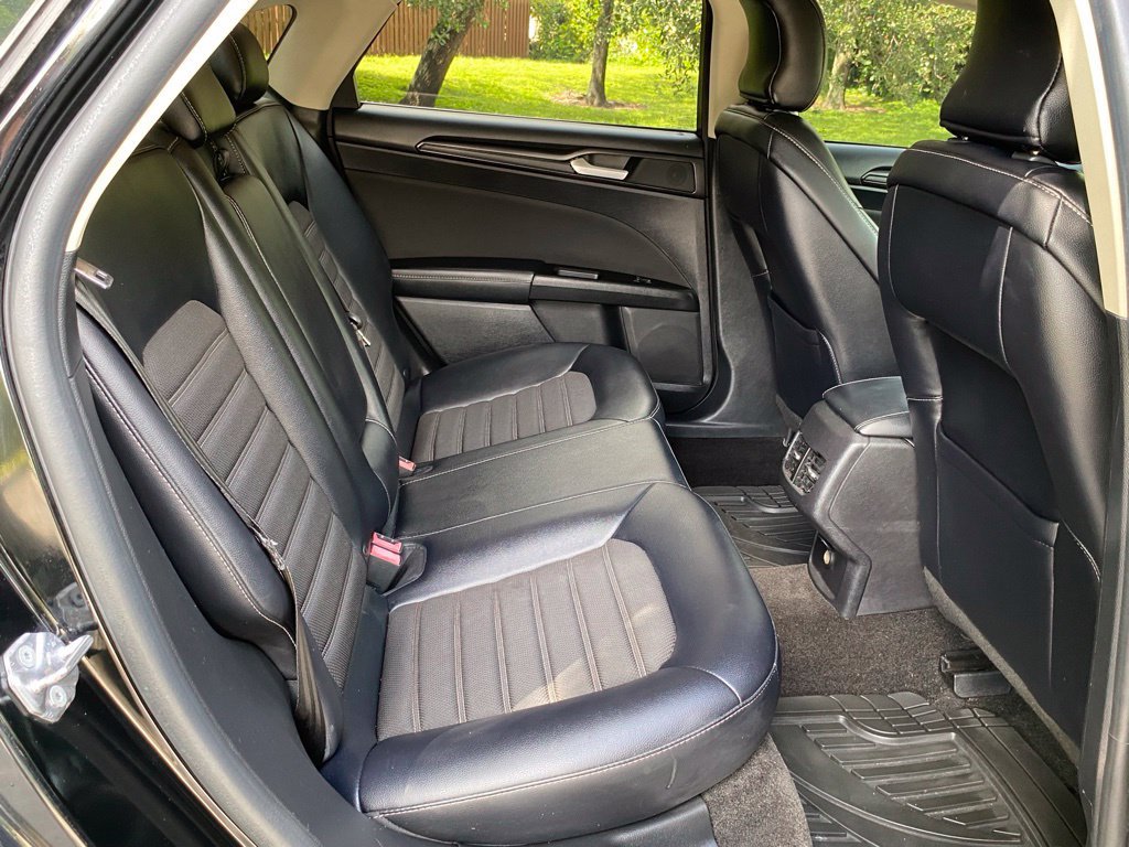 Used 2018 Ford Fusion SE w/ Equipment Group 601A FWD image 15