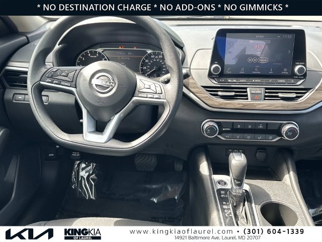 Used 2025 Nissan Altima 2.5 SV FWD image 2