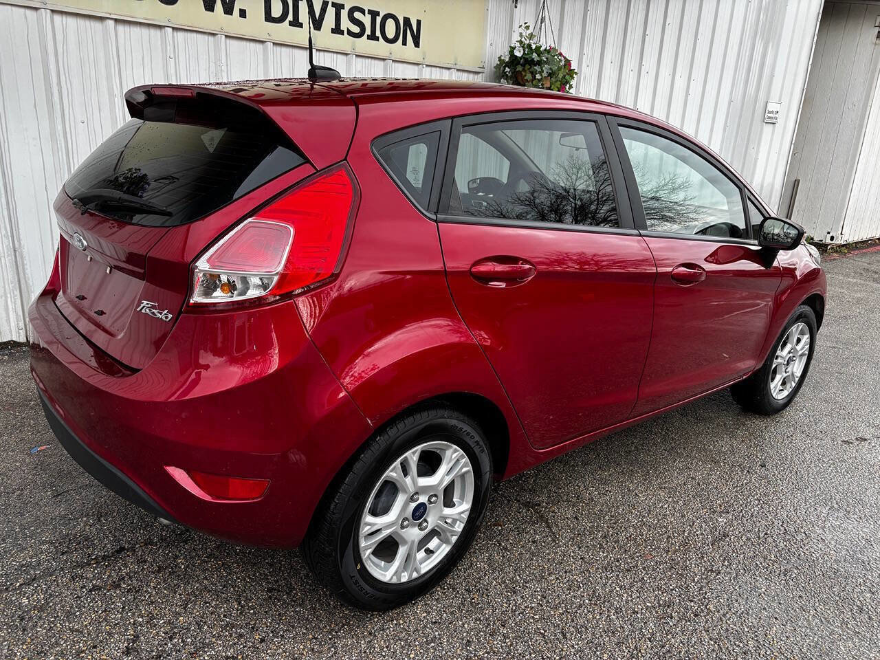 Used 2016 Ford Fiesta SE image 5