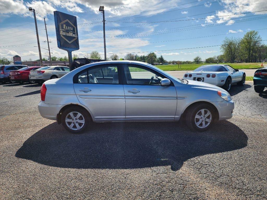 Used 2011 Hyundai Accent GLS FWD image 3