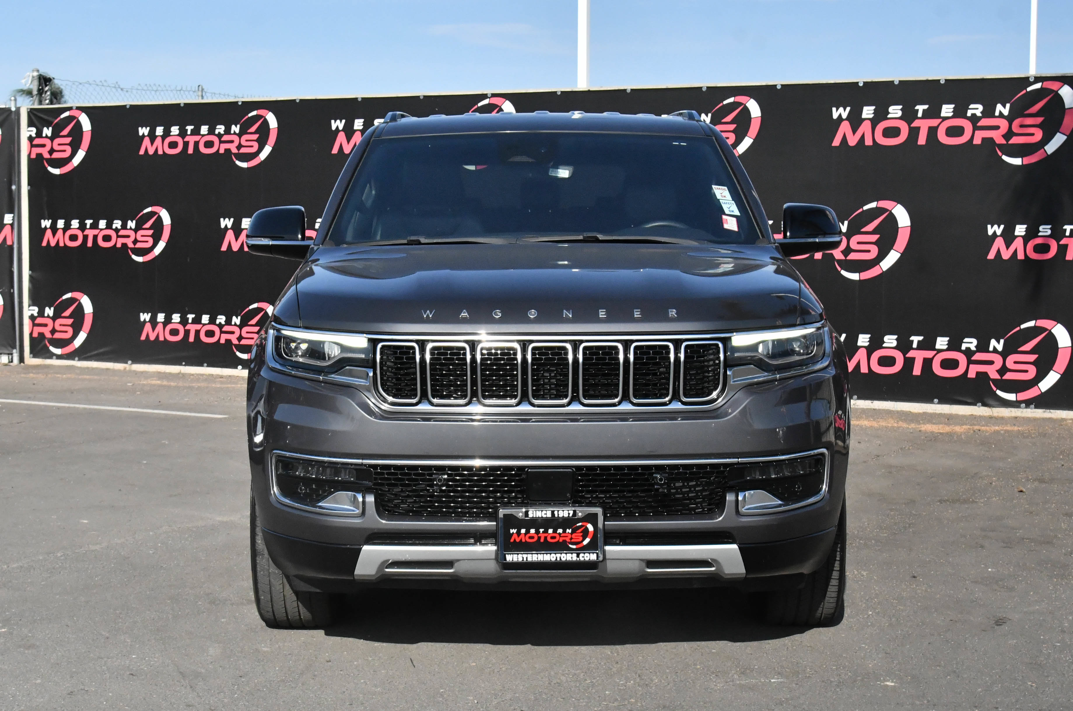 Used 2024 Jeep Wagoneer L Series II RWD image 2