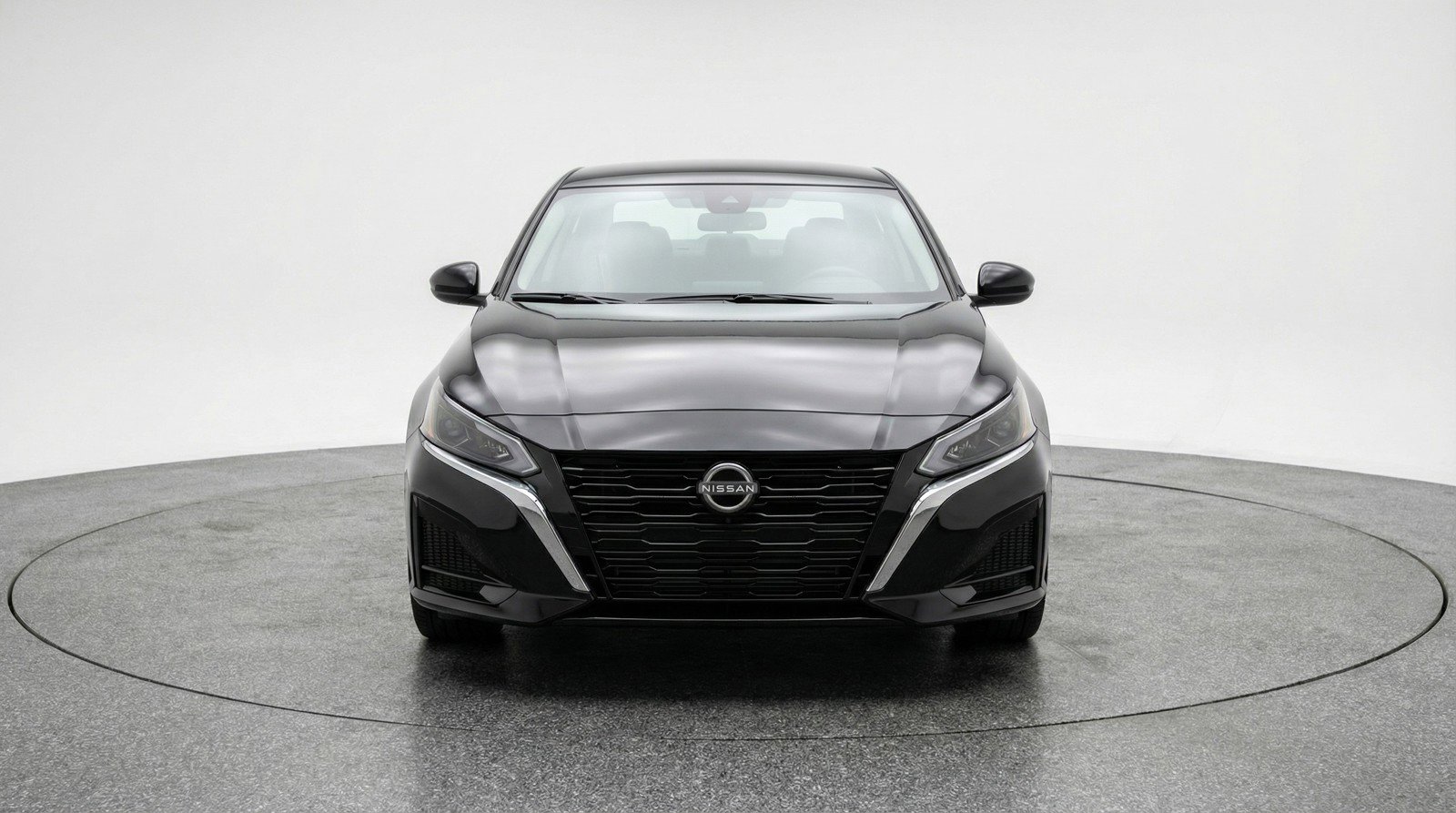 Used 2025 Nissan Altima 2.5 SV FWD image 2