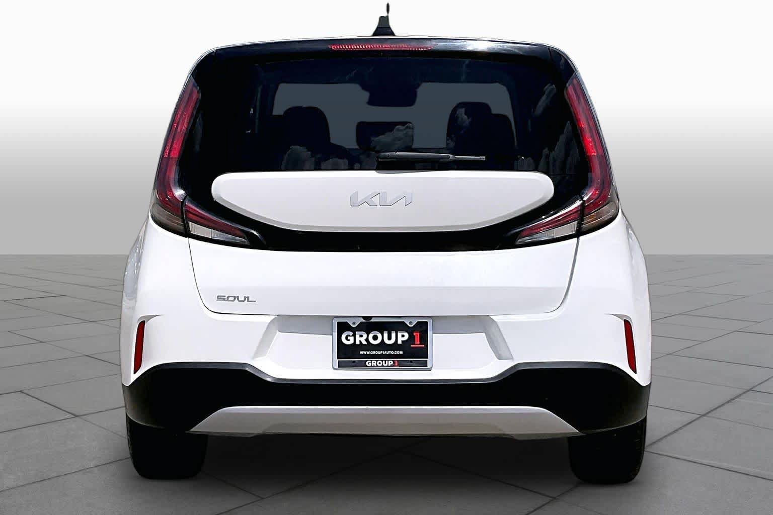Used 2023 Kia Soul LX w/ LX Technology Package FWD image 5