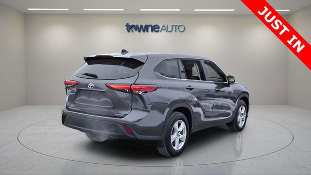 Used 2023 Toyota Highlander LE image 7