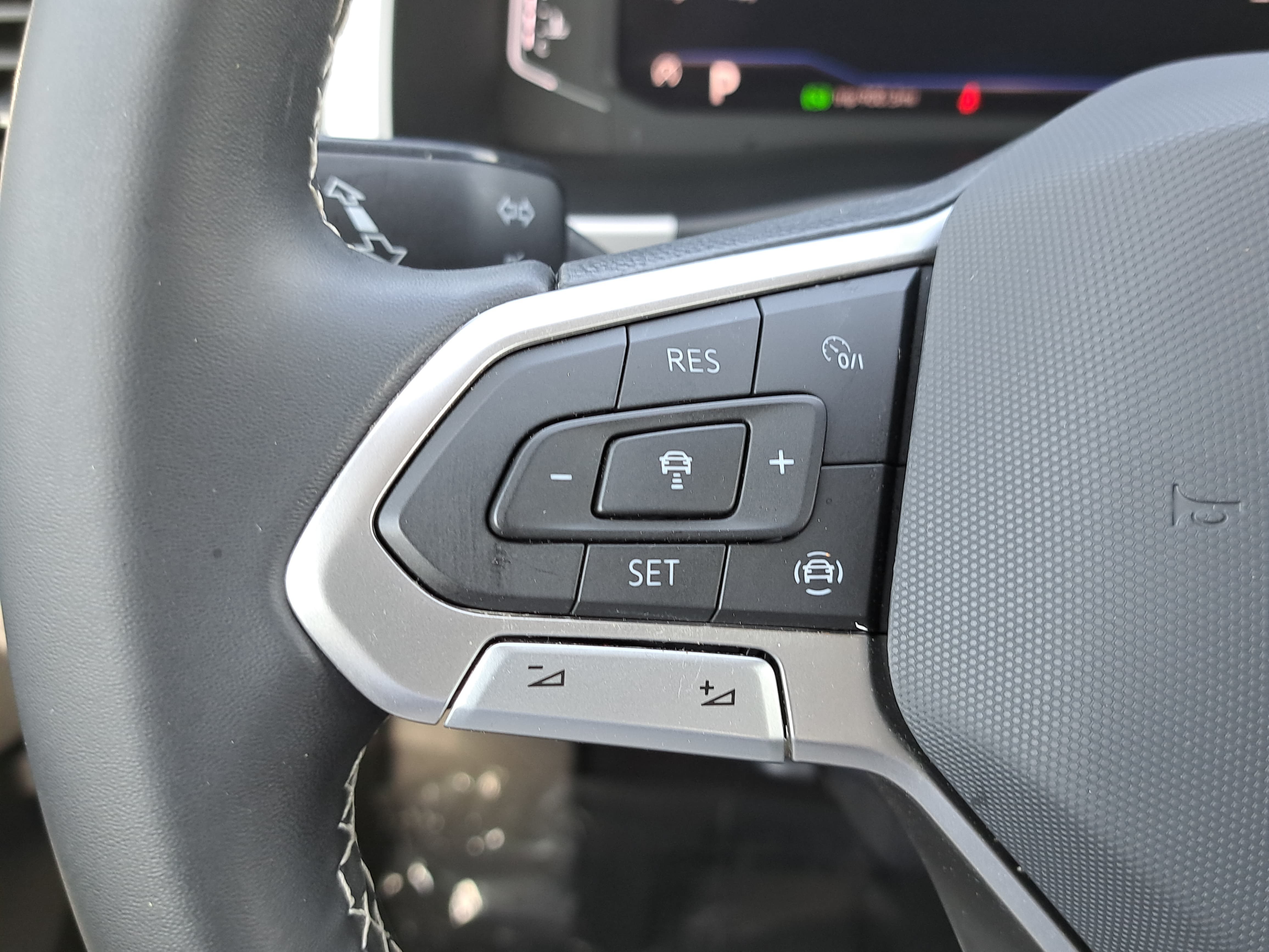 Used 2023 Volkswagen Atlas SE AWD/4WD image 17