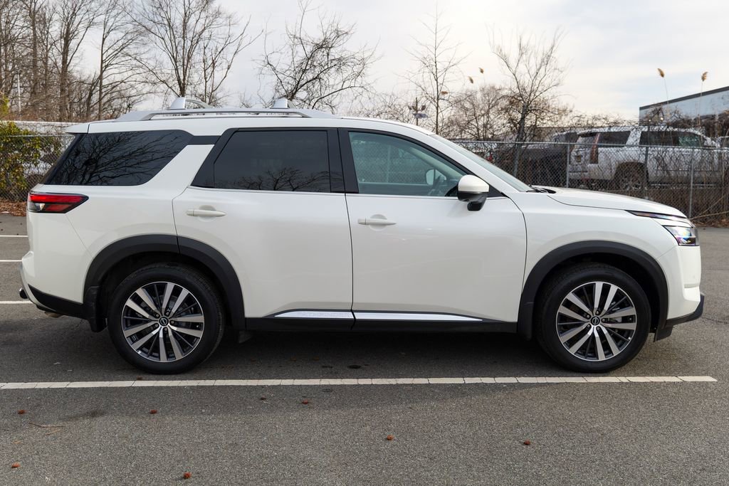 Used 2022 Nissan Pathfinder Platinum w/ Cargo Package image 8