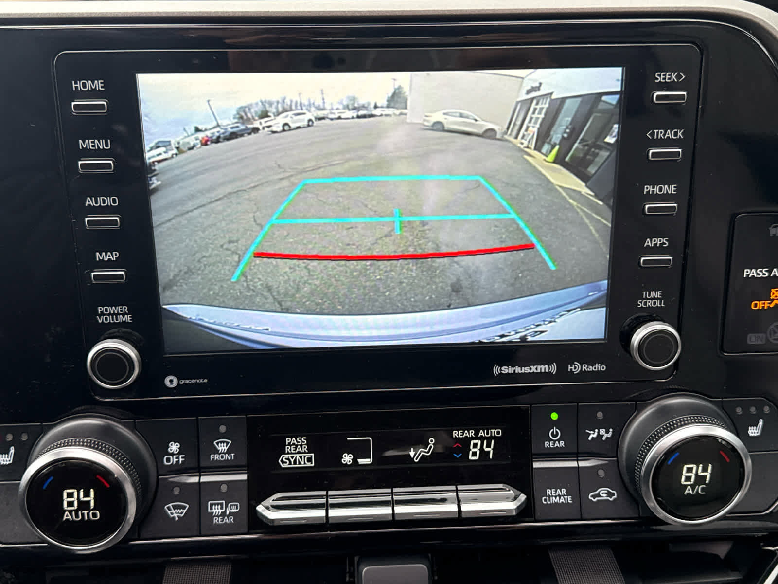 Used 2022 Toyota Highlander XLE image 15