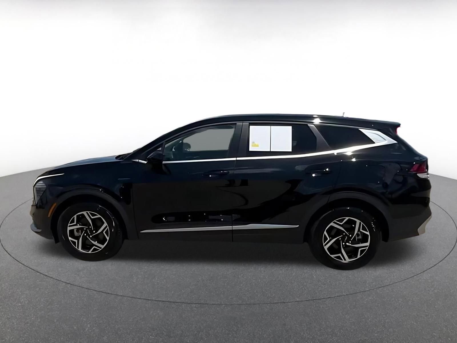 Used 2025 Kia Sportage LX FWD image 9