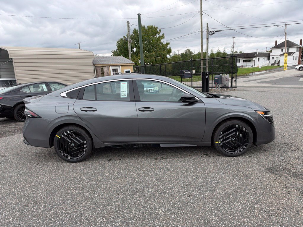 New 2027 Nissan Sentra SR w/ SR All Weather Package FWD image 4