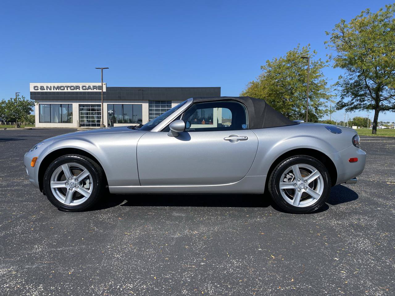 Used 2006 MAZDA MX-5 Miata Touring RWD image 16