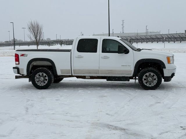 Used 2013 GMC Sierra 2500 SLT w/ Suspension Package, Off-Road image 2