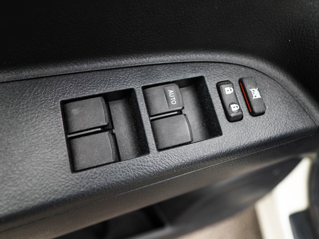 Used 2013 Toyota Highlander SE AWD/4WD image 23