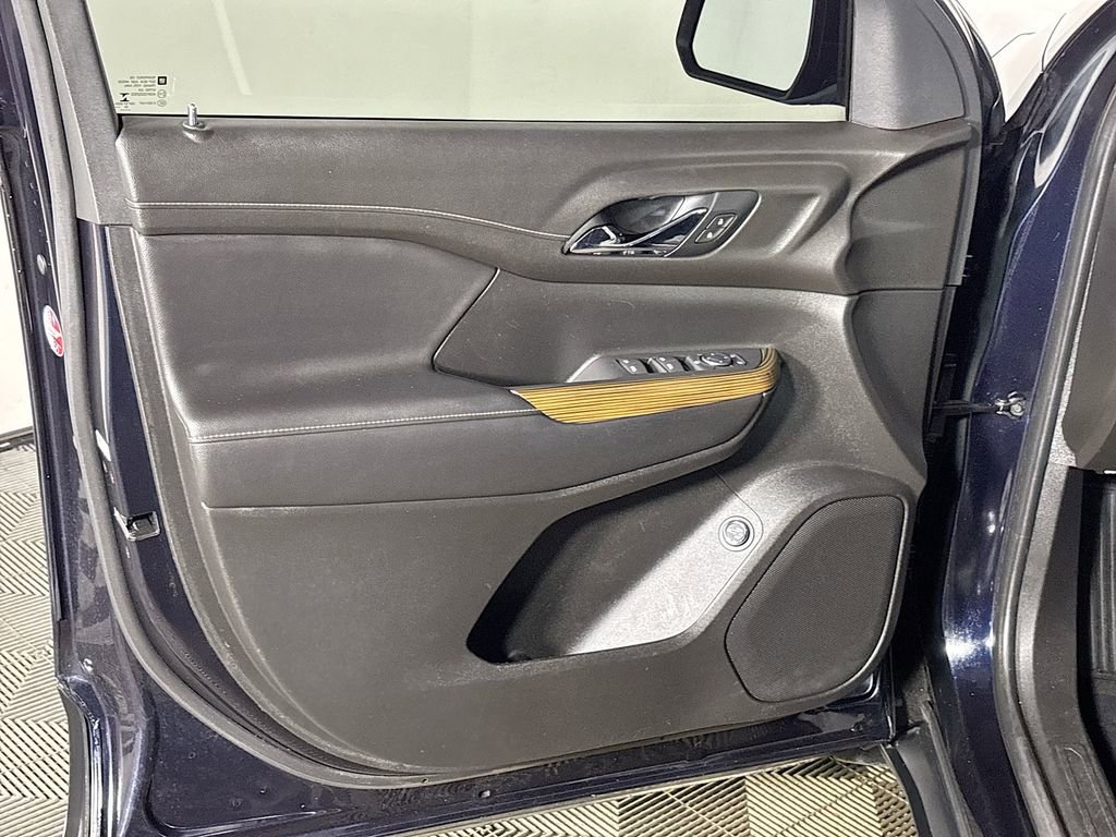 Used 2021 GMC Acadia SLE w/ Driver Convenience Package image 10