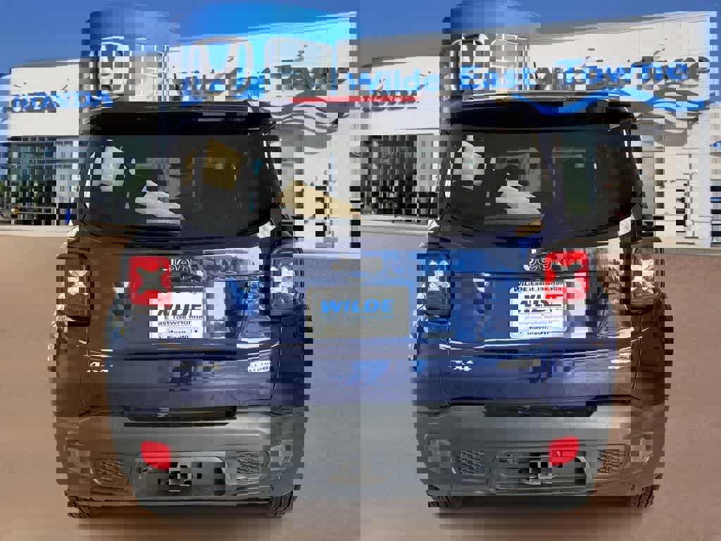 Used 2016 Jeep Renegade Latitude w/ Popular Equipment Group image 7