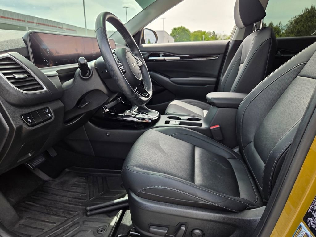 Used 2024 Kia Seltos SX w/ SX Sunroof Package AWD/4WD image 4