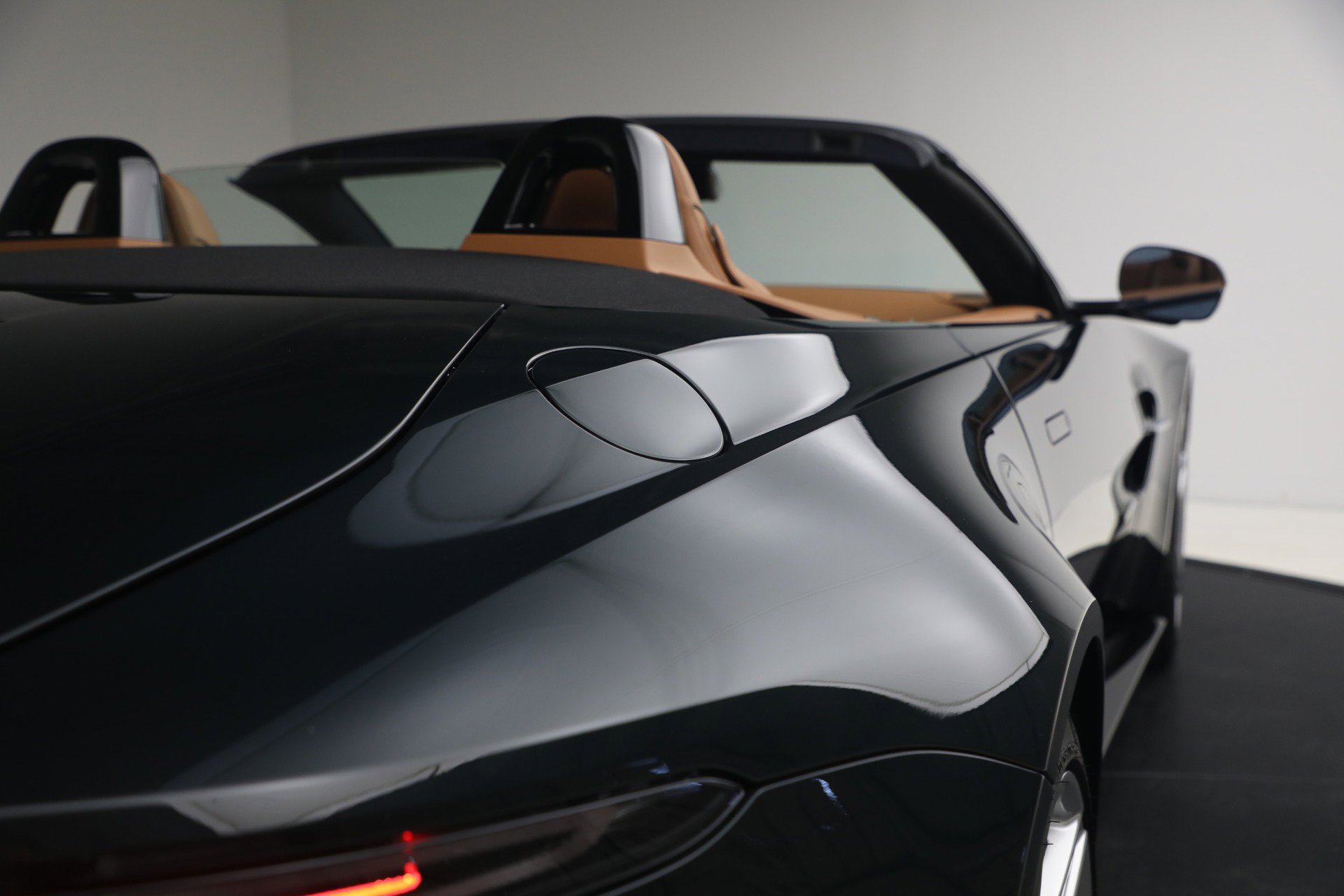 New 2026 Aston Martin V8 Vantage Roadster image 38