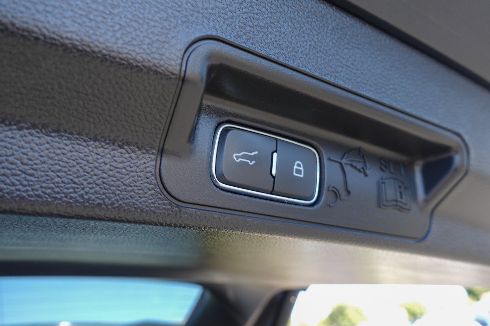 Used 2023 Ford Explorer XLT w/ Equipment Group 202A AWD/4WD image 30