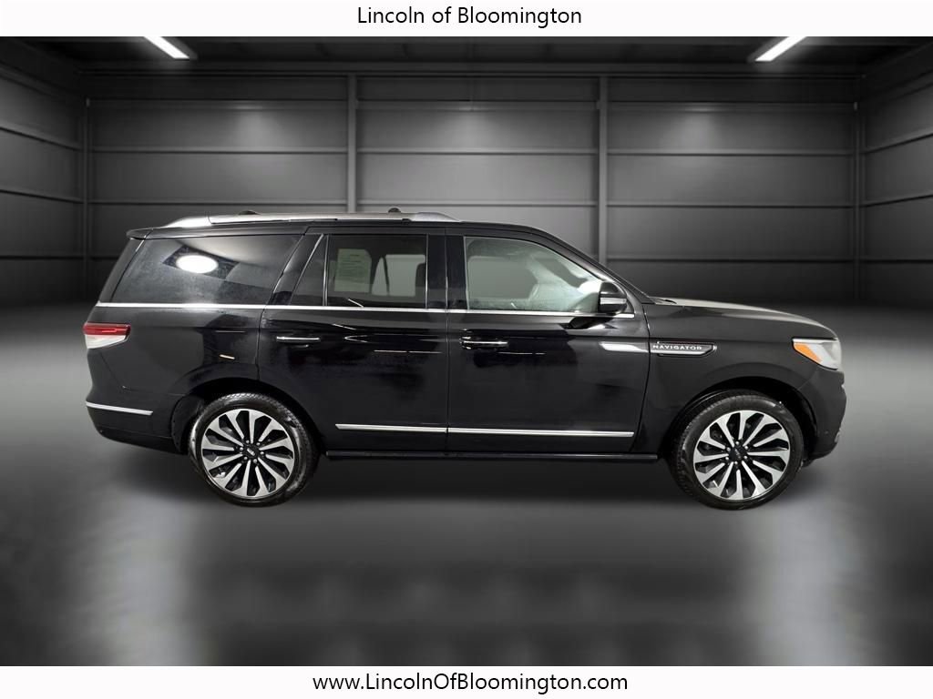 Certified 2022 Lincoln Navigator Reserve image 9