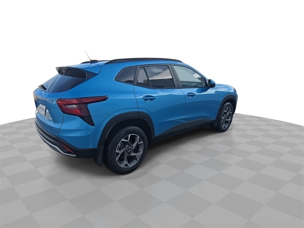 Used 2025 Chevrolet Trax LT w/ Driver Confidence Package image 8