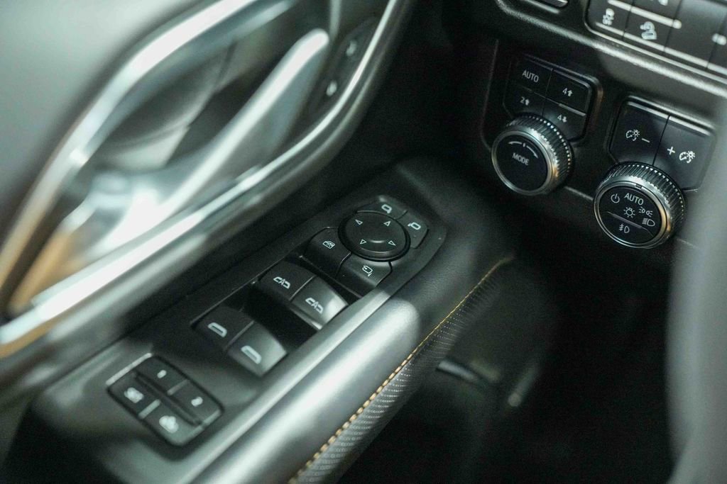 Used 2022 GMC Yukon AT4 image 29