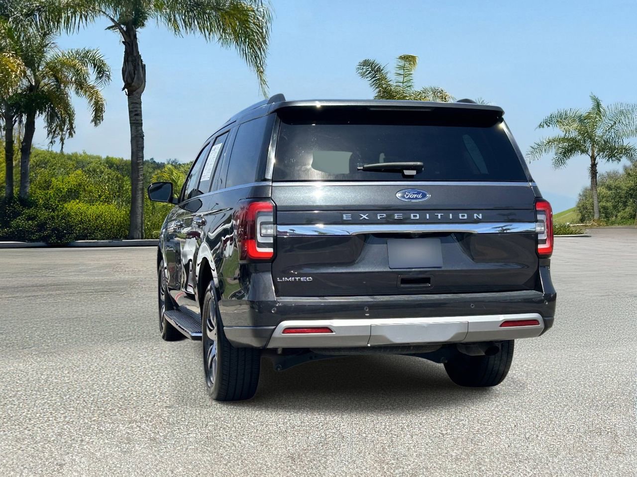 Used 2023 Ford Expedition Limited image 4