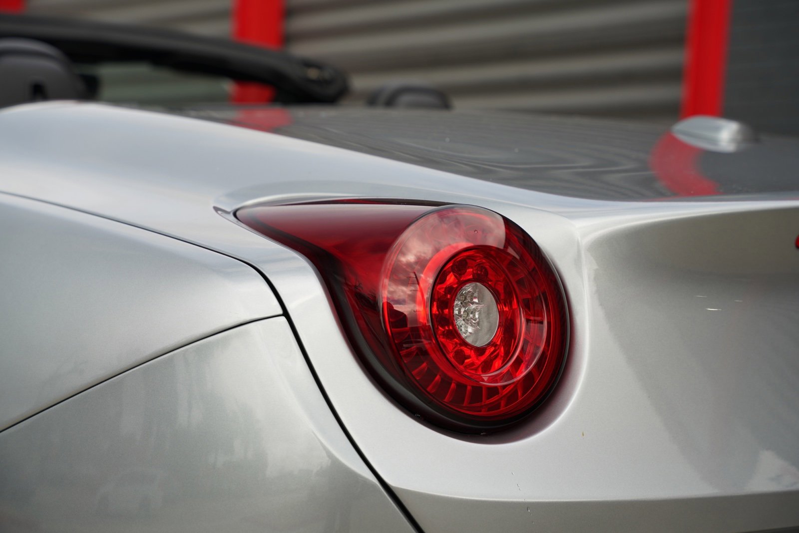 Used 2016 Ferrari California T image 9