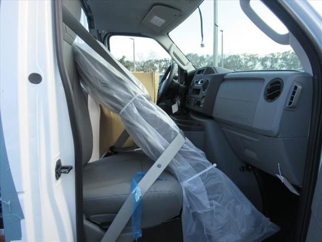 New 2024 Ford E-450 and Econoline 450 Super Duty w/ Power Windows & Locks Group RWD image 9