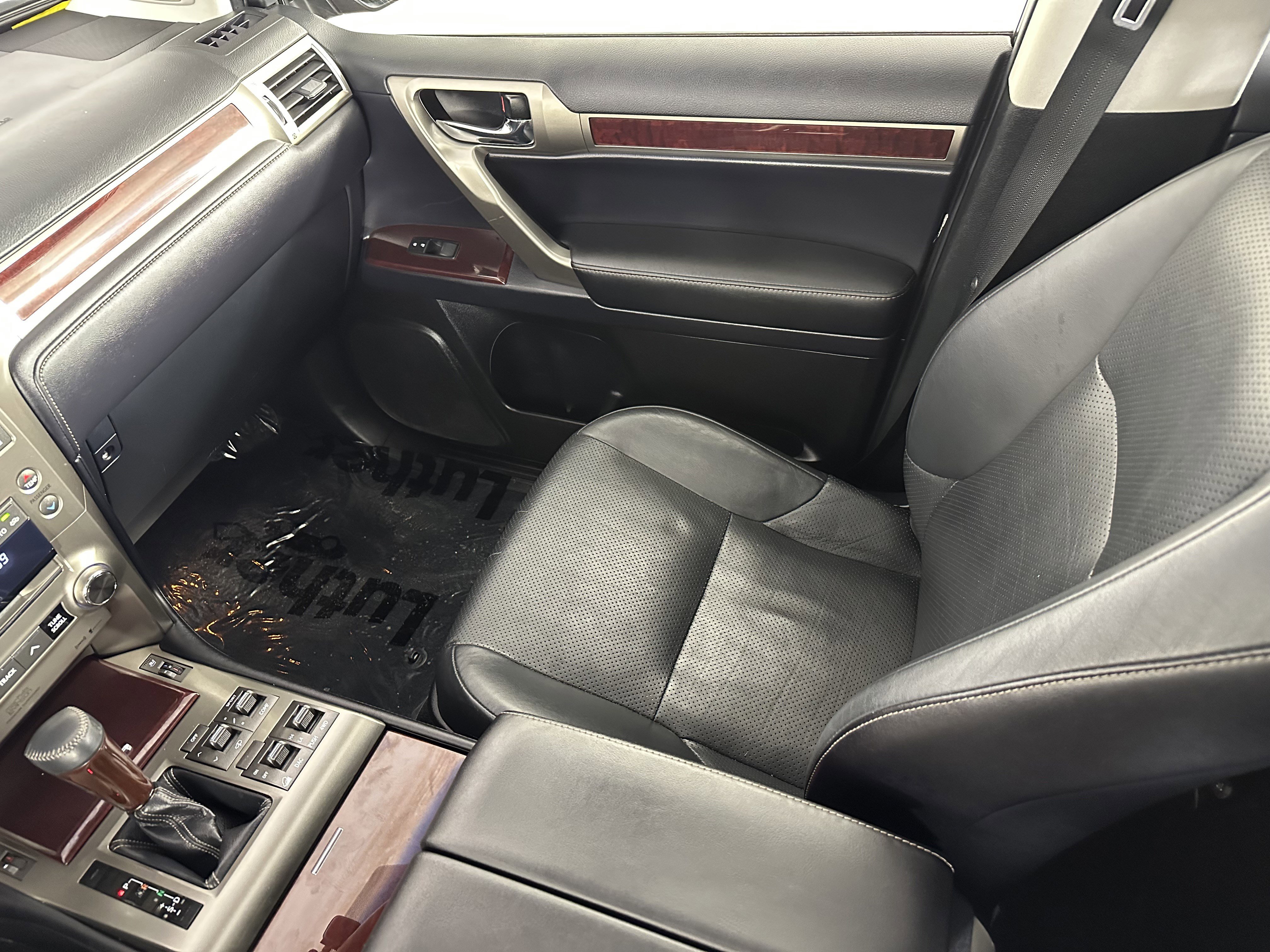 Used 2017 Lexus GX 460 Luxury image 11