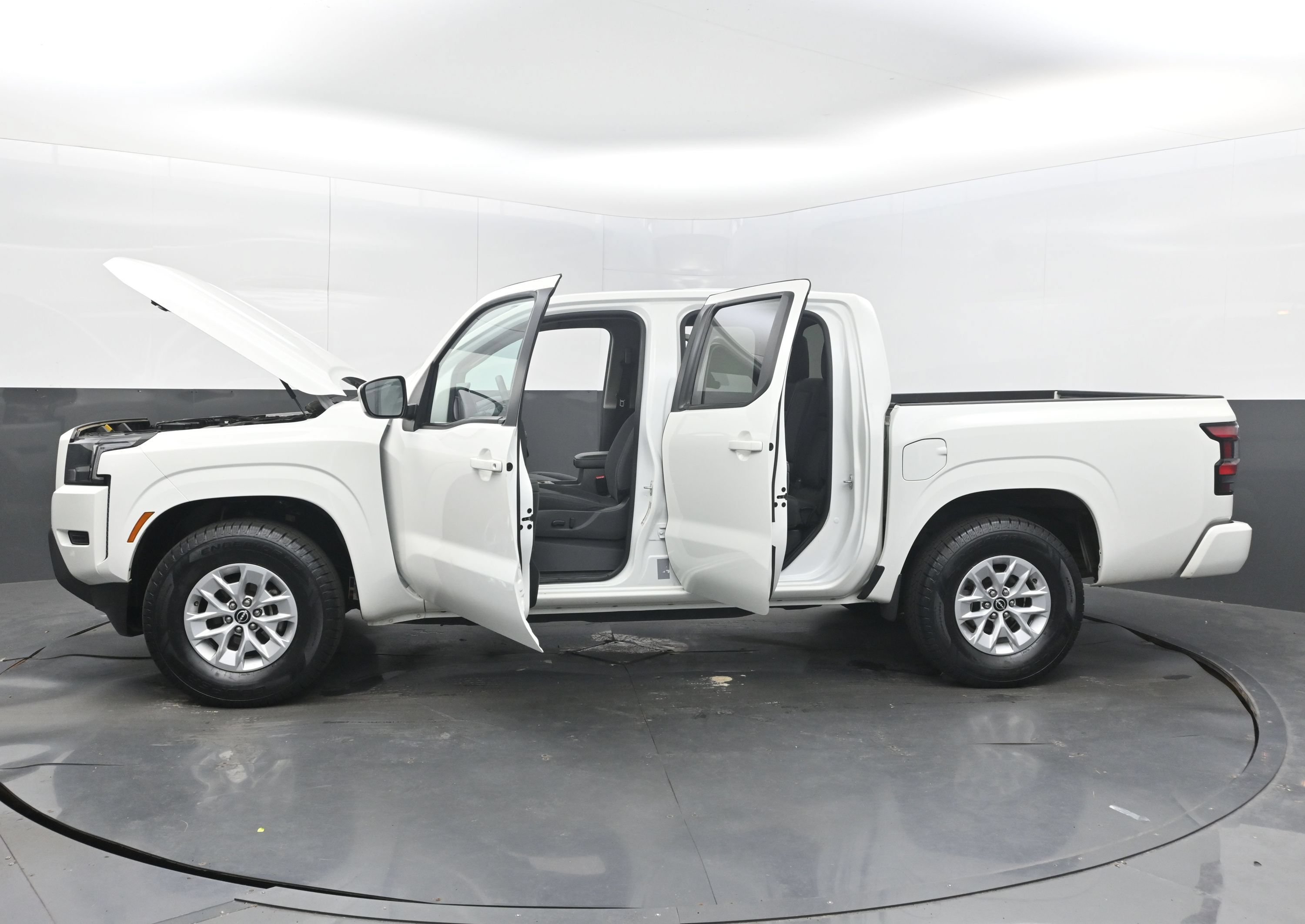 Used 2024 Nissan Frontier SV RWD image 33